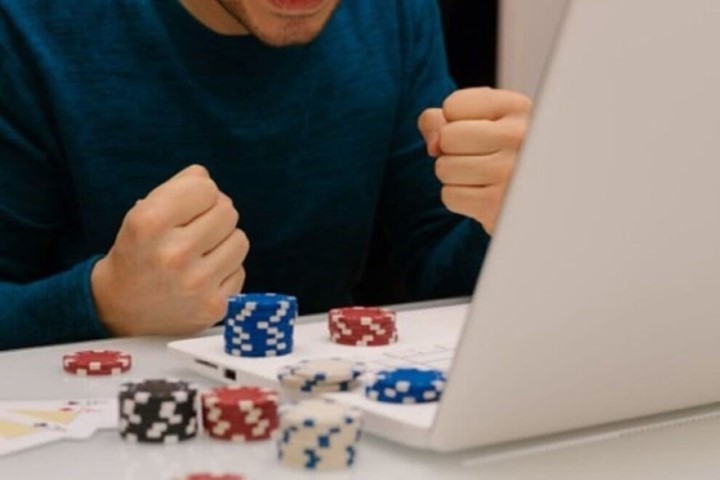 How to Put Together a Financial Strategy When Gambling Online